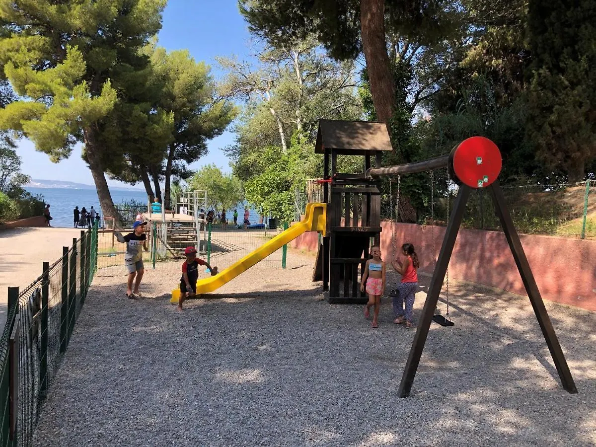 Camping Marina Plage Vitrolles  France